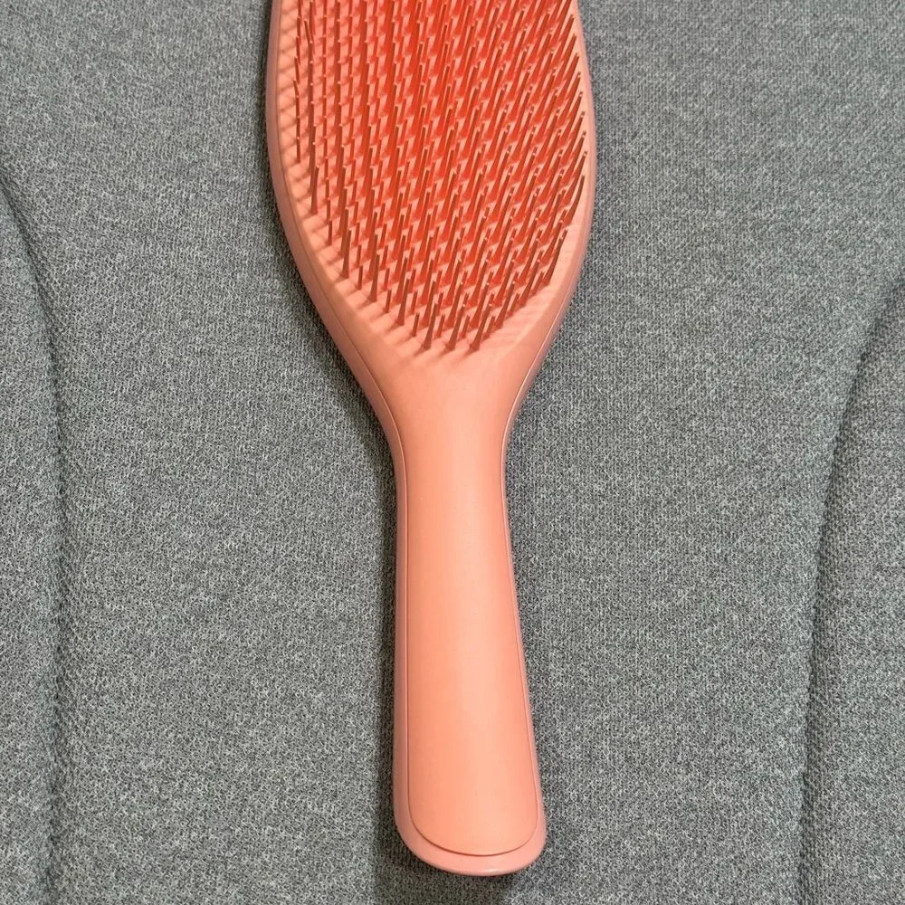 Tangle Teezer Ultimate Detangler Hairbrush. Peach